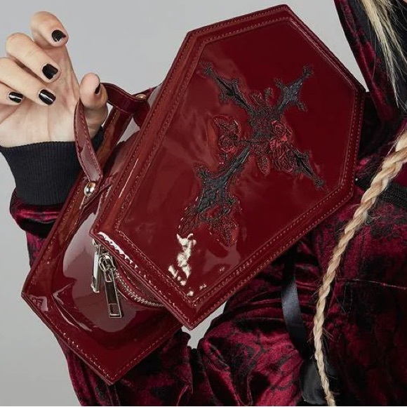 Dollskill Widow Young Runaway Coffin Bag - Picture 3 of 11